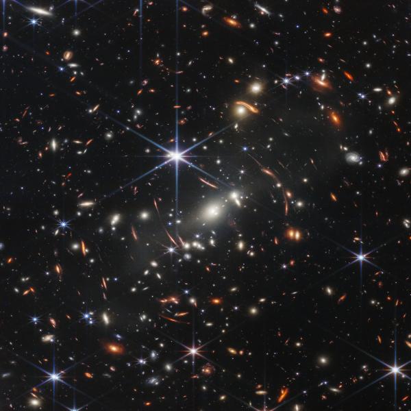 The galaxy cluster SMACS0723, the first deep field obtained by the James Webb Space Telescope 