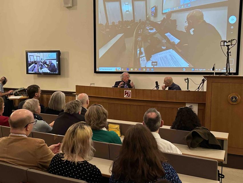 An audience at Burlington House watch Professor Edmunds and The Life Scientific presenter Jim Al-Khalili.